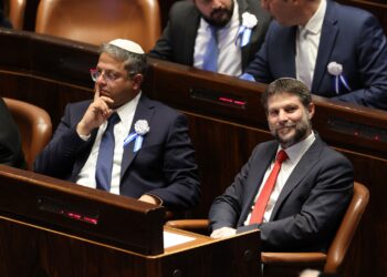 ITAMAR Ben Gvir (kiri) dan Bezalel Smotrich ketika menghadiri sesi Parlimen Israel. – AFP
