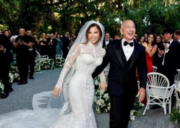 LAUREN Sanchez dan Jeff Bezos di majlis perkahwinan mereka di Venice, Itali.-AGENSI