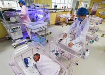 HANYA sekitar 30 peratus wanita hamil di China menggunakan bius semasa proses bersalin, berbanding lebih 70 peratus di beberapa negara maju.- GAMBAR HIASAN