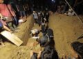 LIMA sekeluarga yang maut dalam nahas di Jerantut, Pahang selamat dikebumikan dalam satu liang lahad di Tanah Perkuburan Islam Kampung Selat, Bota Kanan hari ini. - UTUSAN