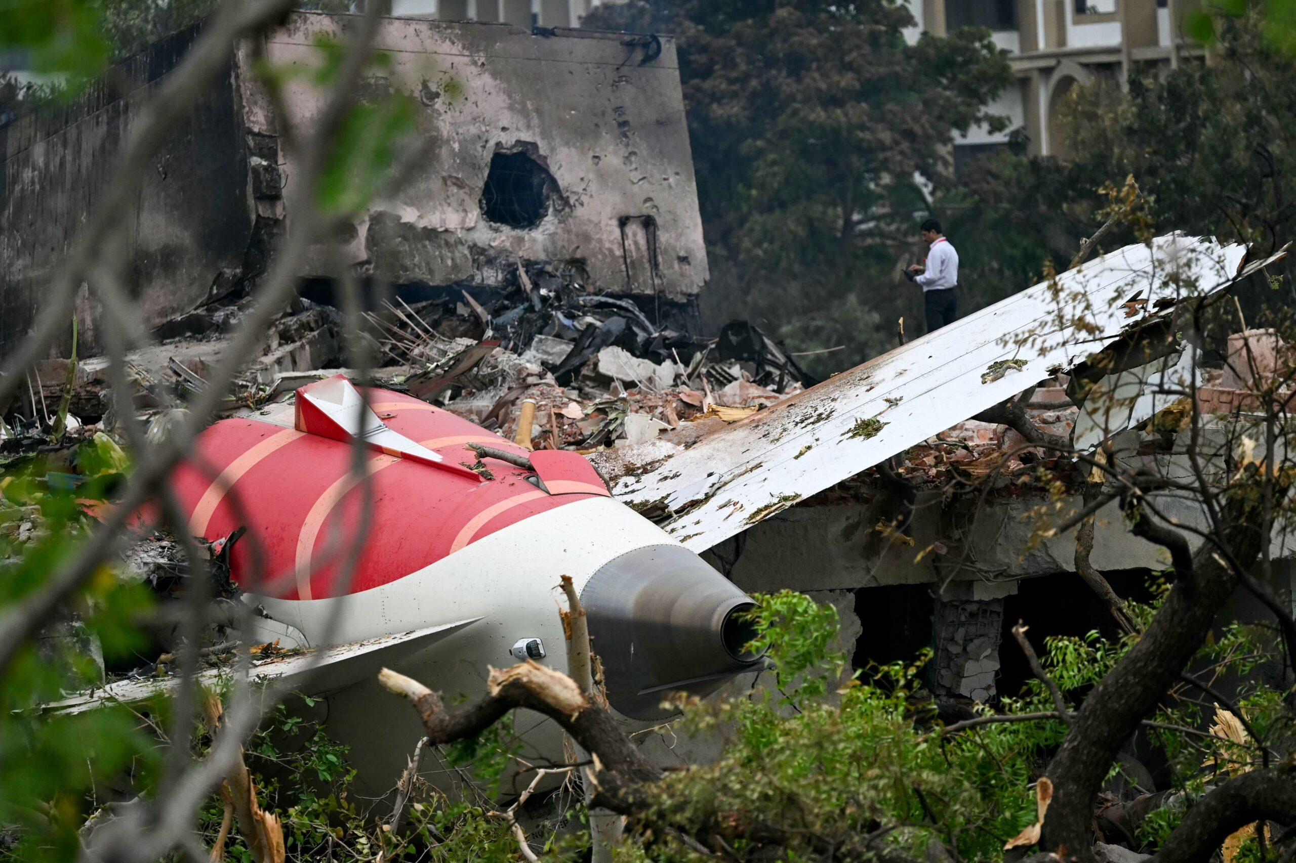 Pesawat Air India 171 berkecai selepas 30 saat ke udara