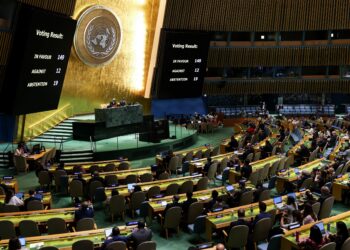 PAPARAN skrin menunjukkan jumlah undian negara anggota terhadap resolusi menuntut gencatan senjata di Gaza semasa UNGA di New York, kelmarin. - AFP