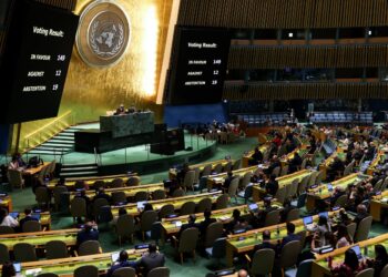 PAPARAN skrin menunjukkan jumlah undian negara anggota terhadap resolusi menuntut gencatan senjata di Gaza semasa UNGA di New York. - AFP