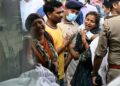 SUASANA pilu menyelubungi kawasan bilik mayat hospital di Ahmedabad, dengan ahli keluarga mangsa berkumpul untuk menyerahkan sampel DNA bagi proses pengecaman mangsa nahas pesawat Air India 171.- AFP