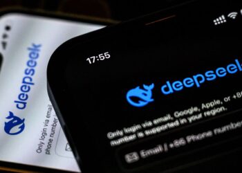 TINDAKAN Jerman dibuat selepas mendapati DeepSeek memindahkan data peribadi pengguna secara haram ke China.- AFP