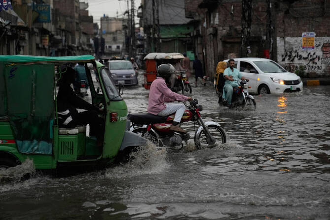 Hujan lebat, banjir kilat ragut 45 nyawa di Pakistan