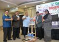 ABU Bakar Hamzah (tiga dari kiri) berhasrat menghidupkan kembali aktiviti dan persembahan teater di sekolah-sekolah negeri inii menerusi portfolio beliau dalam mengangkat semula budaya kesenian itu buat generasi muda. -UTUSAN/IZLIZAN OTHMAN