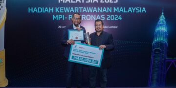 MOHAMAD Rizal Mohamed Nor (kanan) dan 
Mohamad Sany Misnan dipilih pemenang Malam Wartawan Malaysia 2025.
