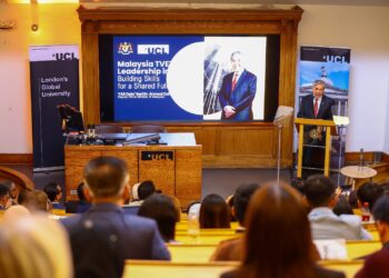 ketika menyampaikan syarahan awam bertajuk Kepimpinan TVET Malaysia dalam ASEAN: Membina Kemahiran Untuk Masa Depan Bersama di University College London (UCL) semalam.