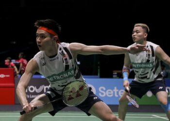 Aaron Chia (kanan) mencadangkan agar Persekutuan Badminton Dunia (BWF) menggunakan Video Bantuan Pengadil (VAR) dalam pertandingan badminton bagi menjamin keadilan buat pemain. - UTUSAN/SHIDDIEQIIN ZON