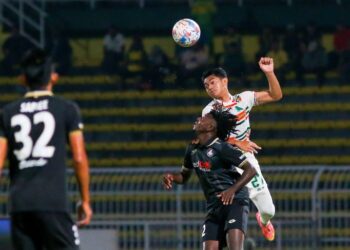 Ariff Farhan Md. Isa (kanan) dikaitkan berhijrah ke Penang FC dalam saingan bola sepak musim depan. - UTUSAN/SHAHIR NOORDIN