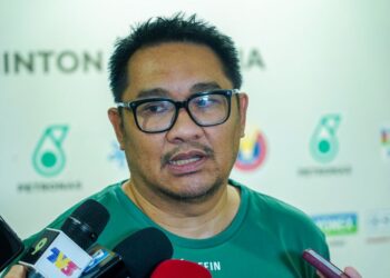 Jurulatih beregu wanita negara, Rosman Razak.