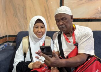 YAHYA Che An dan isteri, Nor Aini Abdullah ditemui di hotel Abraj 
Al Janadriyah, Mekah semalam.