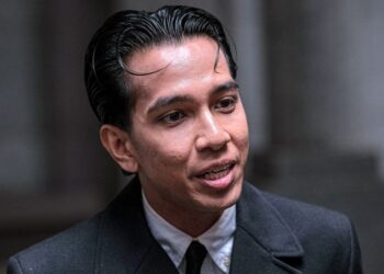 NAIM Daniel menghadapi pertuduhan melakukan amang seksual terhadap seorang remaja perempuan berusia 17 tahun di Mahkamah Sesyen Putrajaya.