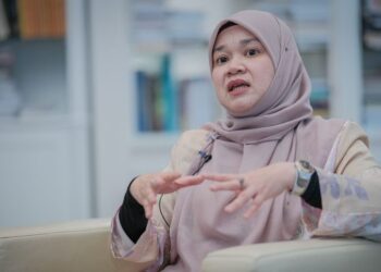 FADHLINA SIDEK