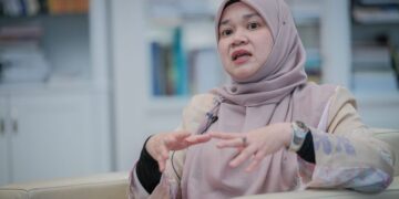 FADHLINA SIDEK