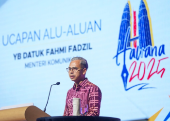 FAHMI Fadzil berucap pada Majlis Kemuncak Hawana 2025 di Pusat Dagangan Dunia (WTC) Kuala Lumpur. - UTUSAN/ISKANDAR ISHAK