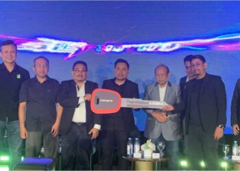 MAJLIS pelancaran motosikal elektrik keluaran GGR Motor Sdn. Bhd. di Kuala Lumpur, semalam. - UTUSAN/HANAFI ZULKEFLI