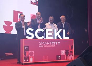 GOBIND Singh Deo (dua dari kiri) semasa Majlis Perasmian 100 Days to Smart City Expo Kuala Lumpur  (SCEKL) 2025 di Pusat Konvensyen Kuala Lumpur (KLCC) hari ini.