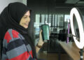Isteri menghabiskan masa dengan siaran langsung di TikTok sehingga suami rasa kesunyian.-GAMBAR HIASAN