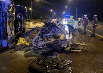 SUAMI isteri maut dalam kalangan yang berlaku di Batu 8, Lepar di Pekan, Pahang.