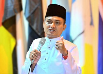 MOHD. Kamil Ibrahim ketika berucap merasmikan Persidangan Perwakilan Pergerakan Pemuda UMNO Bahagian Pekan di Dewan Al-Bukhary Institut Kemahiran MARA Tan Sri Yahaya Ahamd di Pekan, Pahang. - FOTO/SHAIKH AHMAD RAZIF
