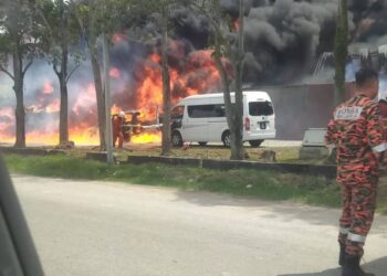 Kilang terbakar