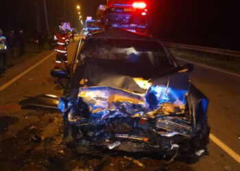 KEADAAN kereta yang terlibat dalam kemalangan dua buah kenderaan di Jalan Machang - Kuala Krai berhampiran Sekolah Menengah Kebangsaan (SMK) Abdul Samad,Machang, Kelantan. - MEDIA SOSIAL