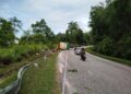 KEADAAN jalan raya yang menyaksikan nahas jalan raya di Ki­lometer 53, Jalan Raya Timur-Barat (JR­TB), Jeli-Gerik, kelmarin.