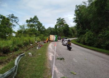 KEADAAN jalan raya yang menyaksikan nahas jalan raya di Ki­lometer 53, Jalan Raya Timur-Barat (JR­TB), Jeli-Gerik, kelmarin.