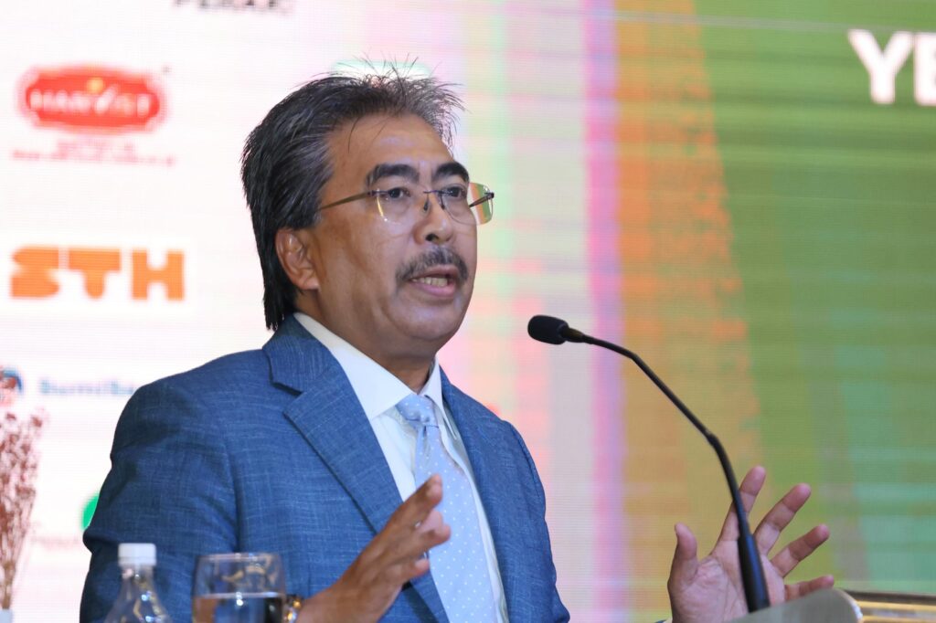 Johari Ghani jalan tugas dan fungsi Menteri Sumber Asli dan Kelestarian Alam