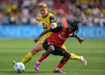 Jeremie Frimpong (depan) menyertai Liverpool dengan kontrak selama lima tahun. - AFP