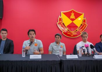 KETUA Jurulatih Selangor FC, Katsuhito Kinoshi bercakap mengenai perlawanan persahabatan Selangor FC menentang Asia Warriors FC pada 26 Julai di Stadium MBPJ pada sidang media di  Pusat Latihan Selangor FC, Shah Alam di sini, semalam. Gambar SADDAM YUSOFF