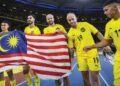 PEMAIN negara membawa Jalur Gemilang mengelilingi Stadium Nasional Bukit Jalil selepas berjaya 
menumpaskan Vietnam 4-0 dalam aksi kedua Kumpulan F Kelayakan Piala Asia 2027, kelmarin.