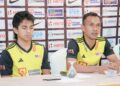 MARHAN bersama Fitri Saari pada sidang akbar pra perlawanan menentang Pakistan dalam saingan Kejohanan FIH Hoki Negara-Negara, semalam.