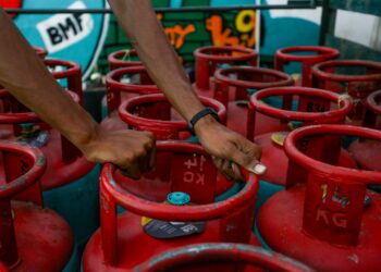 DALAM gerak kerja OPS GASAK, pemeriksaan di premis-premis jualan makanan dan minuman adalah pada
peringkat advokasi dan semakan.