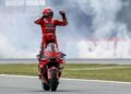 MARC Marquez meraikan kemenangannya pada Grand Prix (GP) Belanda di Litar Assen, hari ini. - AFP
