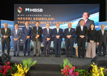 AMINUDDIN Harun (lima dari kanan) bersama Ketua Pegawai Eksekutif Kumpulan MBSB, Rafe Haneef (tiga dari kiri), Pengerusi MIDF, Tan Sri Abdul Rahman Mamat (empat dari kiri) dan Pengerusi Kumpulan MBSB, Datuk Wan Kamaruzaman Wan Ahamd (lima dari kiri) semasa Sesi Bicara Tengah Hari MIDF: ‘Negeri Sembilan: Sempadan Pintar Baharu’ di Menara MBSB.