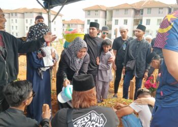 PASANGAN suami-isteri maut kemalangan di Kuala Krai, Kelantan kelmarin selamat dikebumikan di Tanah Perkuburan Islam Kassim Noor, Kampung Sungai Danga, Johor Bahru.