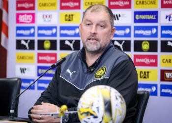 Ketua Jurulatih Pasukan Harimau Malaya, Peter Cklamovski pada sidang akhbar menjelang Perlawanan Pusingan Kelayakan Piala Asia 2027 menentang Vietnam di Stadium Nasional Bukit Jalil, semalam.