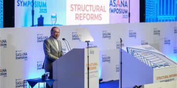 ANWAR Ibrahim menyampaikan ucaptama pada Simposium Sasana 2025 anjuran Bank Negara Malaysia (BNM) di Kuala Lumpur, semalam. - UTUSAN/M. FIRDAUS M. JOHARI