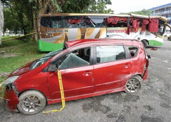 Perodua Alza dan bas membawa pelajar UPSI yang terlibat dalam kemalangan di Jalan Raya Timur Barat , Isnin lalu meruntun hati ramai pihak.