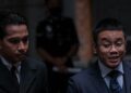 MOHD. IRWAN Sumadi (kanan) bercakap kepada pemberita di pekarangan Mahkamah Sesyen Putrajaya semalam.
