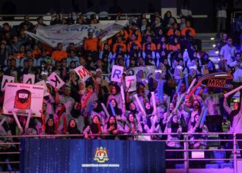 REFORMASI boleh bermula melalui penstrukturan semula sistem penyampaian dasar, dari bawah ke atas dengan memberi autonomi kepada pegawai lapangan menyesuaikan pelaksanaan dasar mengikut konteks setempat.