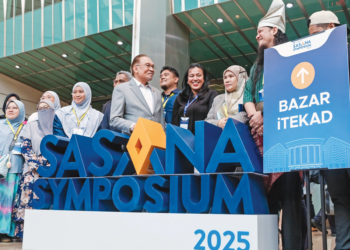 PERDANA Menteri, Datuk Seri Anwar Ibrahim pada Sasana Simposium 2025 di sini, semalam.
