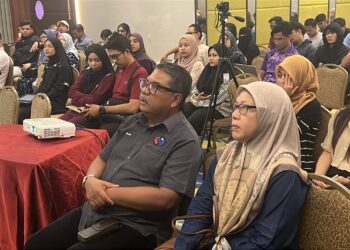 AHMAD Jailani (tengah) ketika mendengar taklimat sempena Kembara Kerjaya SPA @ Pulau Pinang 2025 di Butterworth, Pulau Pinang hari ini.-UTUSAN/SITI NUR MAS ERAH AMRAN