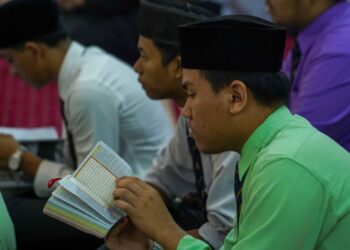 PASTIKAN tiada hari tanpa al-Quran dengan memperuntukkan sekurang-kurangnya 30 minit sehari untuk membaca dan mentadabbur ayat-ayat Allah.