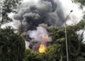 LETUPAN api menyebabkan dua tong terpelanting ke udara dalam kebakaran dipercayai tempat simpanan minyak di Taman Megah Ria, Masai, Johor Bahru. UTUSAN//RAJA JAAFAR ALI