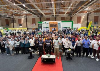 Ketua Setiausaha Kementerian Pertanian dan Keterjaminan Makanan, Datuk Seri Isham  Ishak, Ketua Pengarah MARDI, Datuk Dr. Mohamad Zabawi Abdul Ghani dan Pengerusi MARDI Corporation Sdn Bhd, Norhalim Sirome Bersama para peserta ShowTech MARDI 2025.