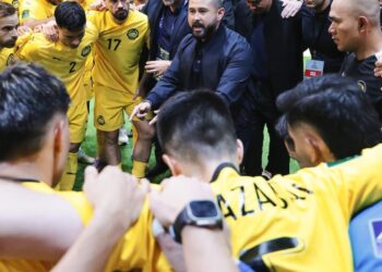 Tunku Mahkota Ismail memberikan kata-kata semangat terakhir sebelum Harimau Malaya bertemu Vietnam pada aksi kelayakan Piala Asia 2027 di Stadium Nasional, Bukit Jalil malam tadi.